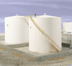 Walthers Cornerstone Tall Oil Storage Tank w/Berm Building Kit HO Gauge WH933-3168
